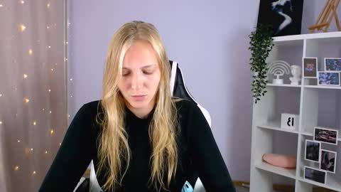 Snapshot of veronicaandersen chatting on September 19, 11:22 am VERONICA online show from September 19, 11:22 am