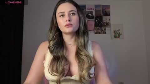 Snapshot of veronika__winslow_ chatting on May 14, 5:14 am Vero online show from May 14, 5:14 am