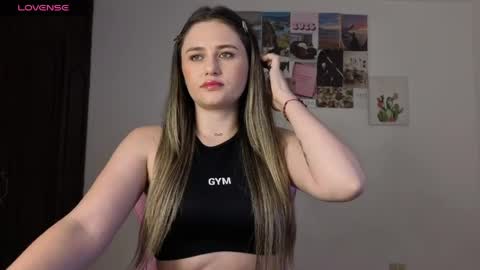 Snapshot of veronika__winslow_ chatting on May 20, 4:40 am Vero online show from May 20, 4:40 am