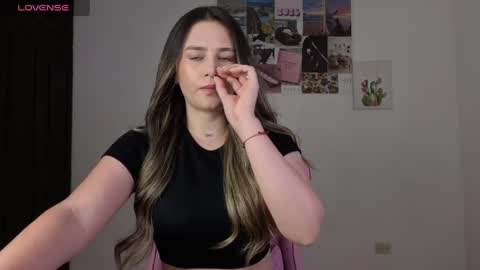 Snapshot of veronika__winslow_ chatting on May 24, 5:01 am Vero online show from May 24, 5:01 am