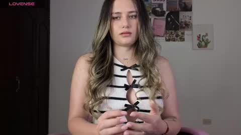 Snapshot of veronika__winslow_ chatting on May 26, 5:58 am Vero online show from May 26, 5:58 am