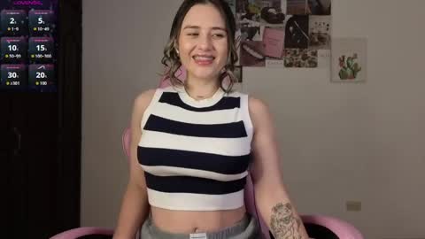 Snapshot of veronika__winslow_ chatting on June 4, 6:19 am Vero online show from June 4, 6:19 am