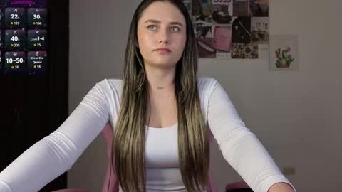 Snapshot of veronika__winslow_ chatting on June 5, 6:09 am Vero online show from June 5, 6:09 am