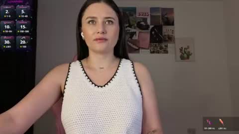 Snapshot of veronika__winslow_ chatting on June 16, 7:55 am Vero online show from June 16, 7:55 am