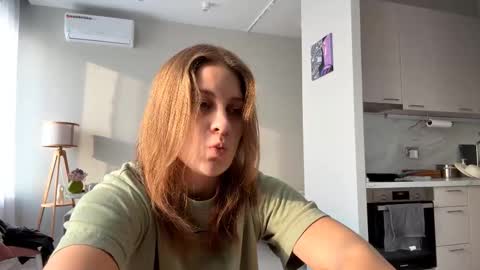 Snapshot of veronikalackie chatting on March 20, 1:27 pm Kelly online show from March 20, 1:27 pm