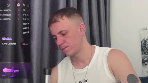 Snapshot of vers_gay chatting on June 6, 8:19 am Ethan online show from June 6, 8:19 am
