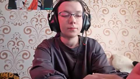 versieskains online show from March 26, 9:48 am