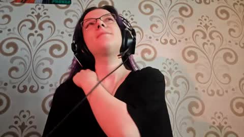 versieskains online show from March 28, 9:20 am