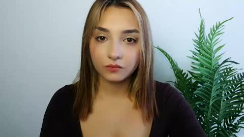 Snapshot of veryveryshygirl chatting on April 2, 6:33 am Ana online show from April 2, 6:33 am
