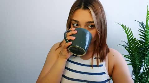 Snapshot of veryveryshygirl chatting on April 7, 10:15 am Ana online show from April 7, 10:15 am