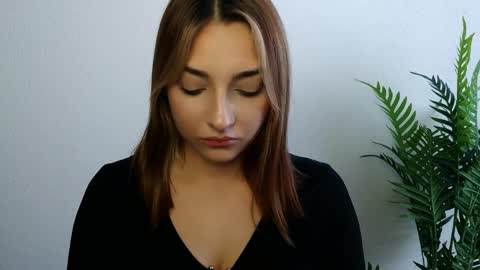 Snapshot of veryveryshygirl chatting on April 9, 7:14 am Ana online show from April 9, 7:14 am