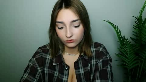 Snapshot of veryveryshygirl chatting on April 29, 6:36 pm Ana online show from April 29, 6:36 pm