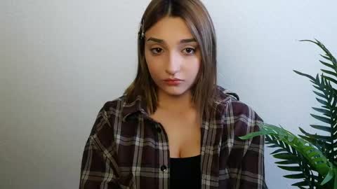 Snapshot of veryveryshygirl chatting on May 4, 7:15 am Ana online show from May 4, 7:15 am