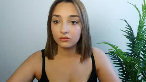 Snapshot of veryveryshygirl chatting on May 7, 11:15 am Ana online show from May 7, 11:15 am