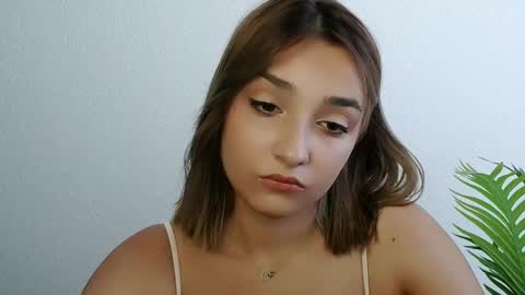 Snapshot of veryveryshygirl chatting on June 8, 11:21 am Ana online show from June 8, 11:21 am