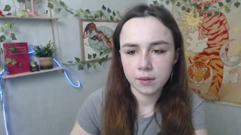 veryveryvery_shy online show from April 26, 5:16 am