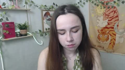 veryveryvery_shy online show from April 27, 5:27 am