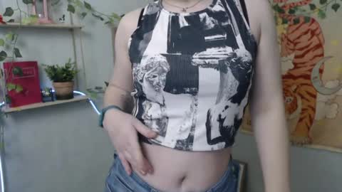veryveryvery_shy online show from May 1, 5:45 am