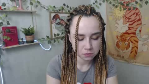 veryveryvery_shy online show from May 5, 5:26 am