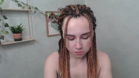 veryveryvery_shy online show from May 12, 5:37 am