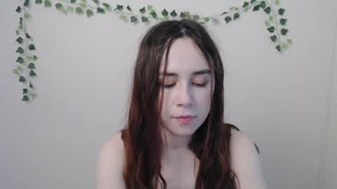 veryveryvery_shy online show from May 13, 5:38 am