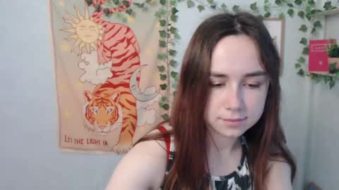 veryveryvery_shy online show from May 16, 5:37 am