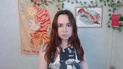 veryveryvery_shy online show from May 16, 10:36 am