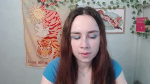 veryveryvery_shy online show from May 18, 5:46 am