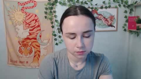 veryveryvery_shy online show from May 23, 5:34 am