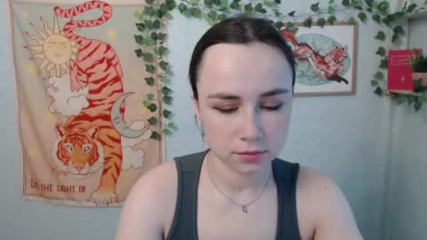 veryveryvery_shy online show from May 26, 5:47 am