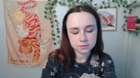 veryveryvery_shy online show from May 28, 5:49 am