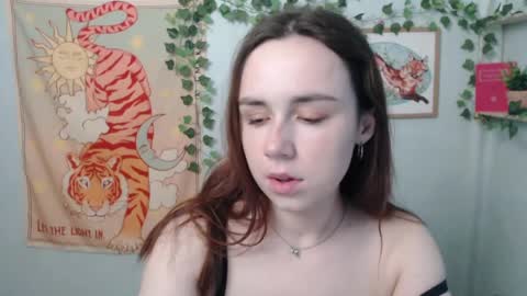 veryveryvery_shy online show from May 30, 5:37 am