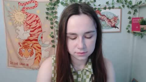 veryveryvery_shy online show from June 2, 5:42 am