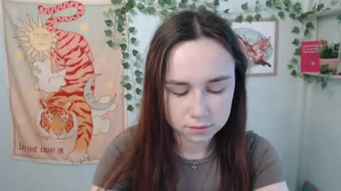 veryveryvery_shy online show from June 3, 5:54 am
