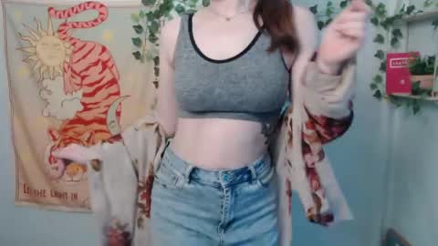 veryveryvery_shy online show from June 10, 5:39 am