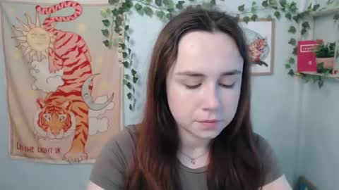 veryveryvery_shy online show from June 13, 5:38 am