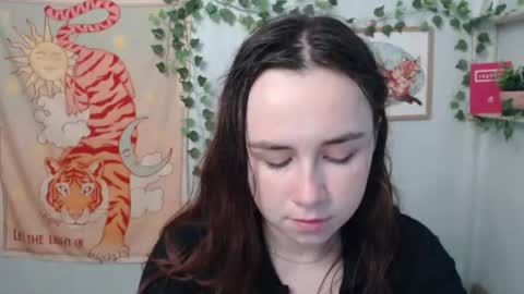 veryveryvery_shy online show from June 15, 5:42 am
