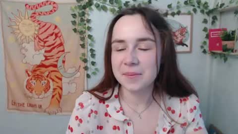 veryveryvery_shy online show from June 16, 5:43 am