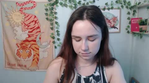 veryveryvery_shy online show from June 18, 9:14 am