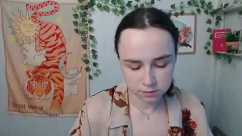 veryveryvery_shy online show from June 19, 5:34 am