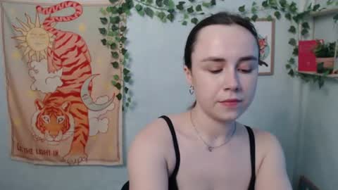 veryveryvery_shy online show from June 24, 5:50 am