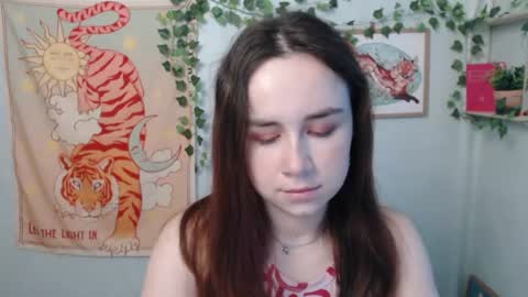 veryveryvery_shy online show from June 27, 5:45 am