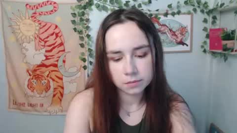 veryveryvery_shy online show from June 29, 5:35 am