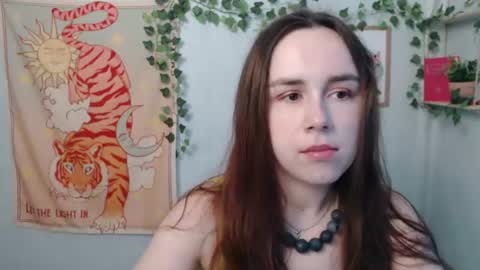 veryveryvery_shy online show from June 30, 5:41 am