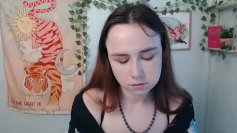 veryveryvery_shy online show from July 8, 5:45 am