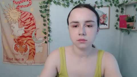 veryveryvery_shy online show from July 10, 5:56 am