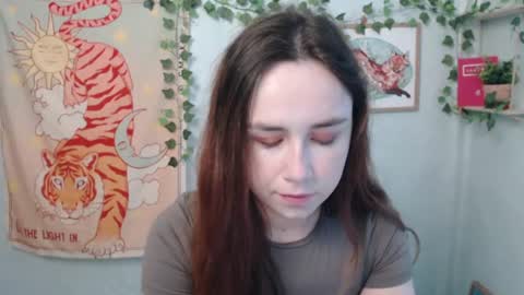 veryveryvery_shy online show from July 14, 5:23 am