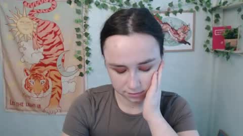 veryveryvery_shy online show from July 14, 10:21 am