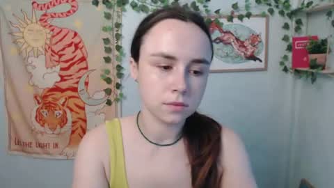 veryveryvery_shy online show from July 16, 5:35 am