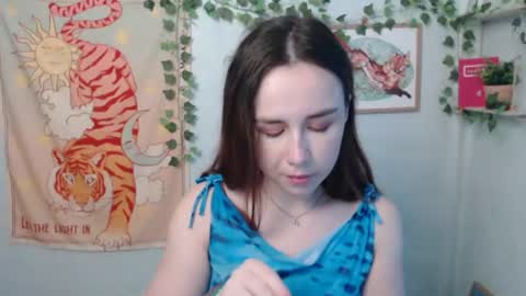 veryveryvery_shy online show from July 17, 5:47 am